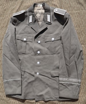 wr8s.jpg (5379 bytes)